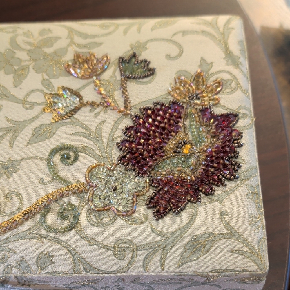 Elegant Floral Embroidered Stationary Box - Picture 2 of 8